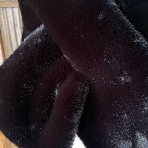 White House Black Market Black Faux Fur Wrap with Lining - Picture 2 of 6